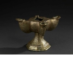 Lamp with three spouts on piedouche