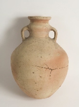 Vase avec enduit blanchâtre