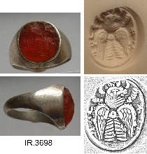 Bague-sceau avec tête de bélier avec ailes et rubans