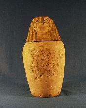 Vase canope à couvercle en forme de tête de faucon, au nom de Iouëf-âa