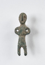 Petite figurine de forme humaine a tête ovale