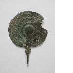 Disc-headed pin decorated with three concentric circles